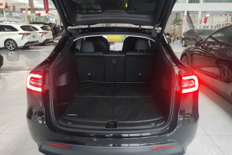 Tesla Model Y 2023 #19 Tesla Model Y 2023 car image #19