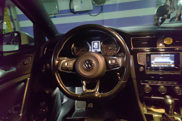 Volkswagen Golf 2016 car image #11