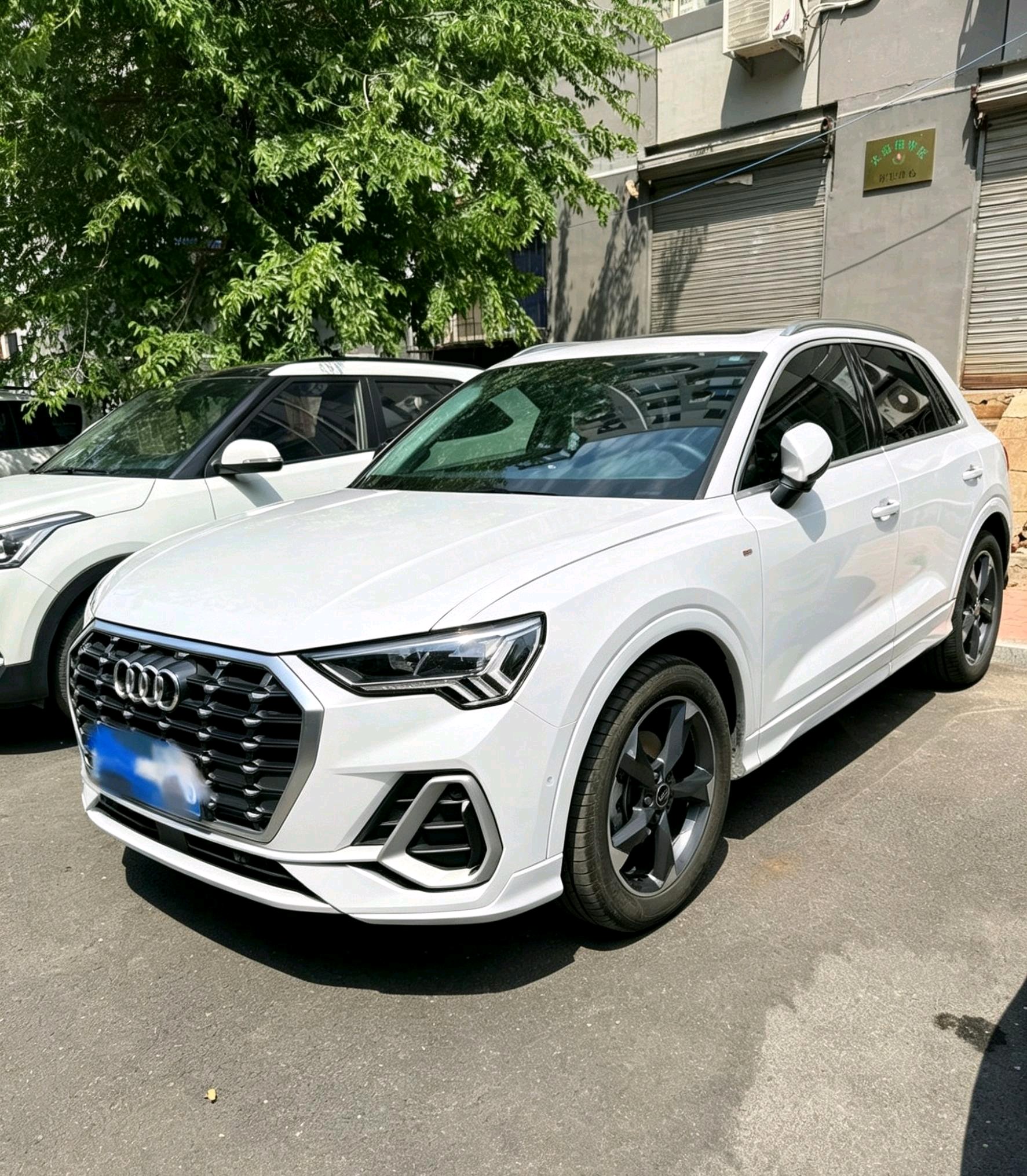 Audi Q3 2023 car image 