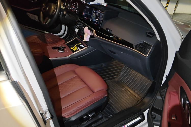 BMW 3 Series 2023 car image #23