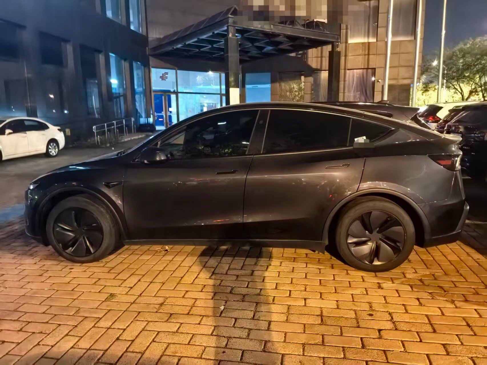 Tesla Model Y 2025 #2 Tesla Model Y 2025 immagine di auto #2