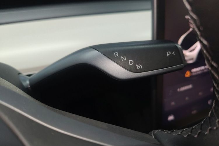 Tesla Model Y 2021 car image #18