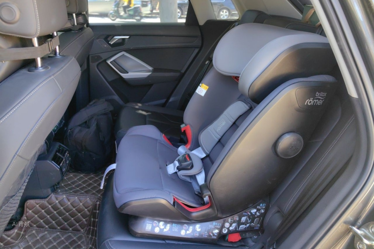 Audi Q3 2021 car image #19