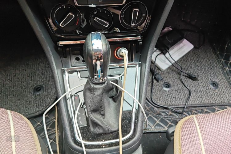 Volkswagen Bora 2017 imagen de coche #16