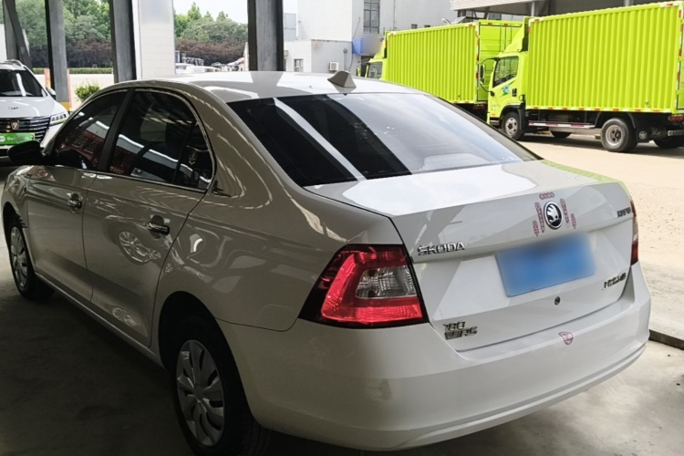 Skoda Rapid 2017 #5 Skoda Rapid 2017 car image #5