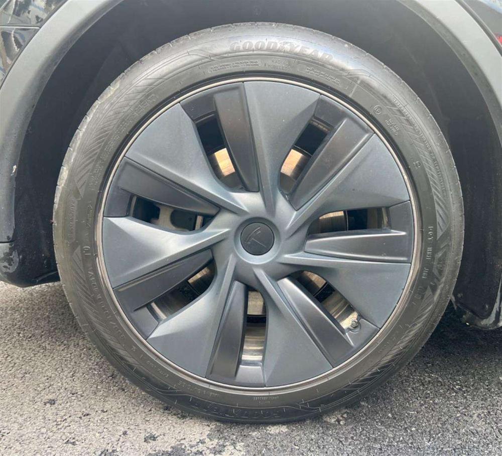 Tesla Model Y 2024 car image #8
