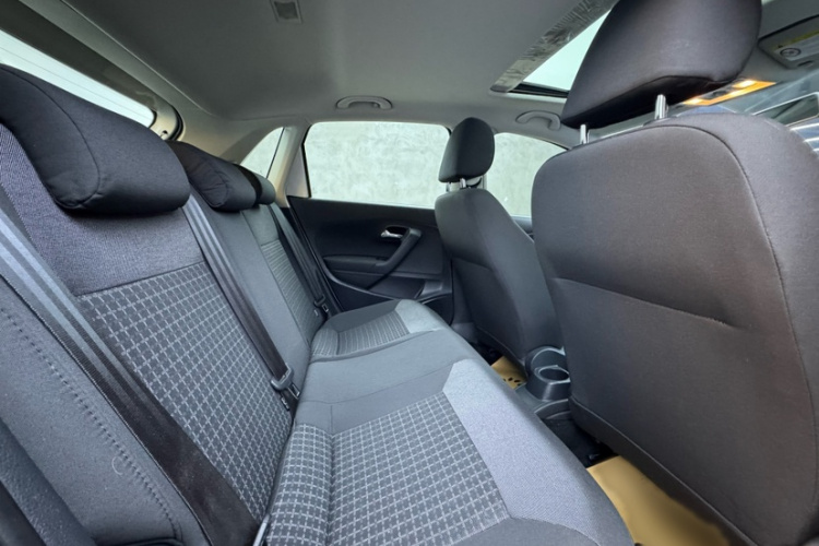 Volkswagen Polo 2016 car image #11