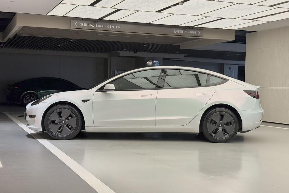 Tesla Model 3 2022 car image #4
