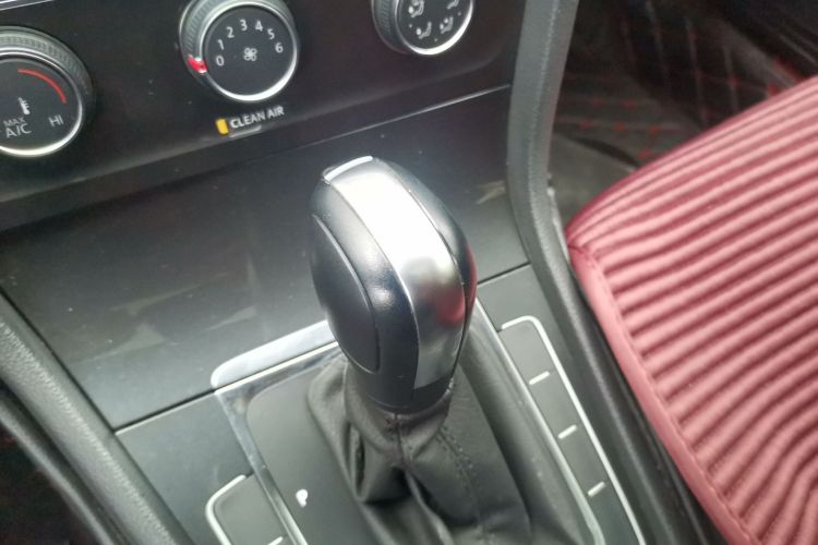 Volkswagen Golf 2019 car image #14