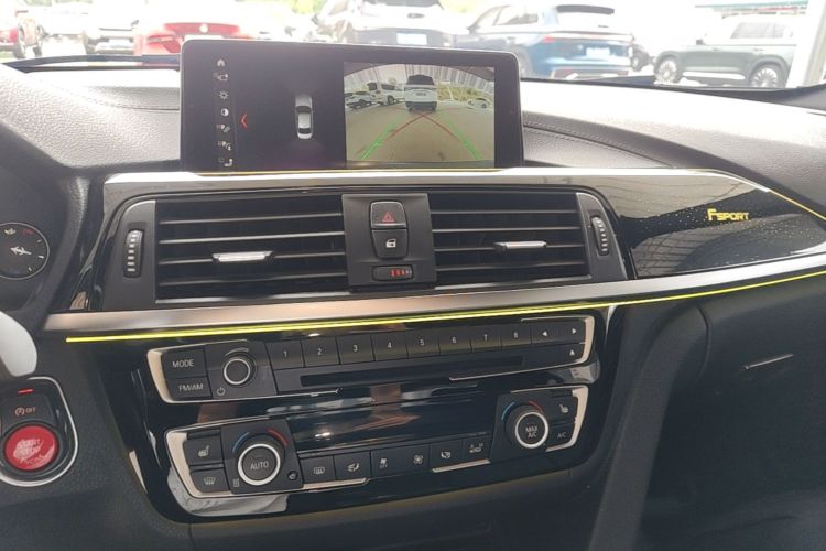 BMW 3 Series 2018 car image #13
