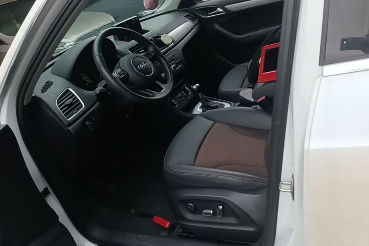 Audi Q3 2019 car image #15