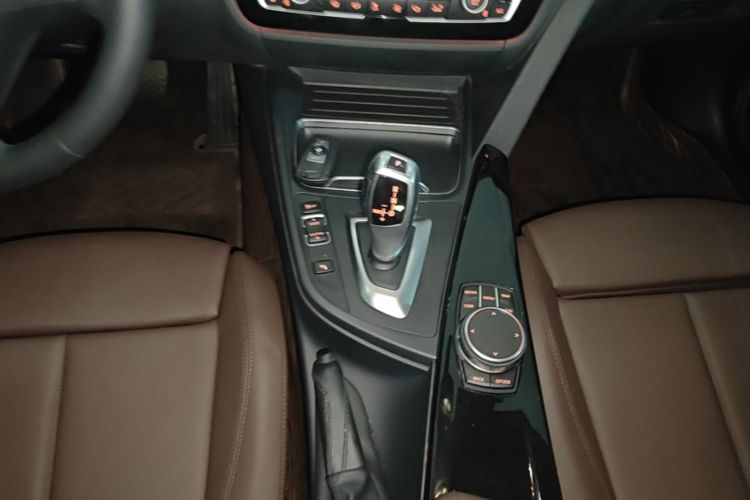 BMW 3 Series 2019 #14 BMW 3 Series 2019 car image #14