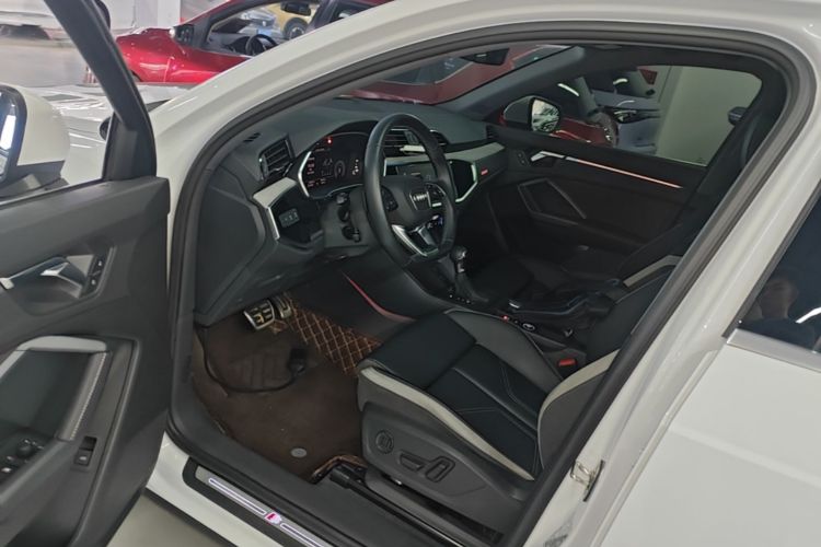 Audi Q3 2024 car image #19