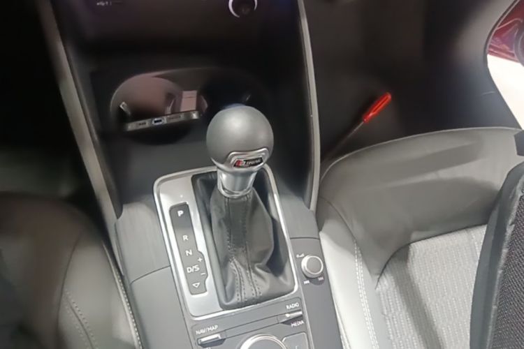 Audi A3 2018 car image #14