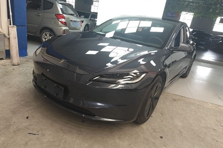 Tesla Model 3 2024 car image #2