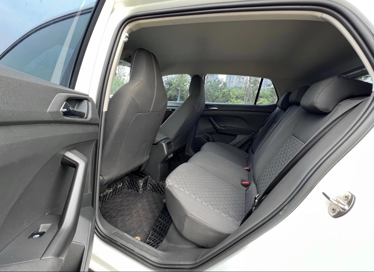 Volkswagen T-Cross 2021 immagine di auto #4