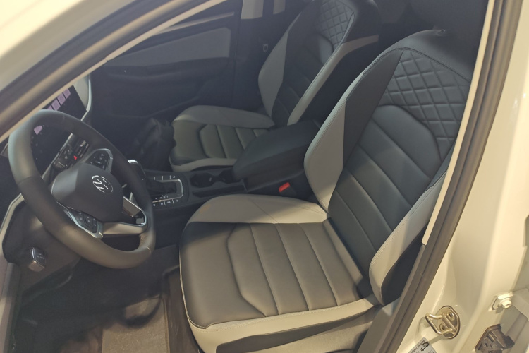 Volkswagen Bora 2025 car image #15