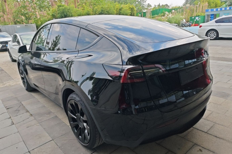 Tesla Model Y 2023 #5 Tesla Model Y 2023 car image #5