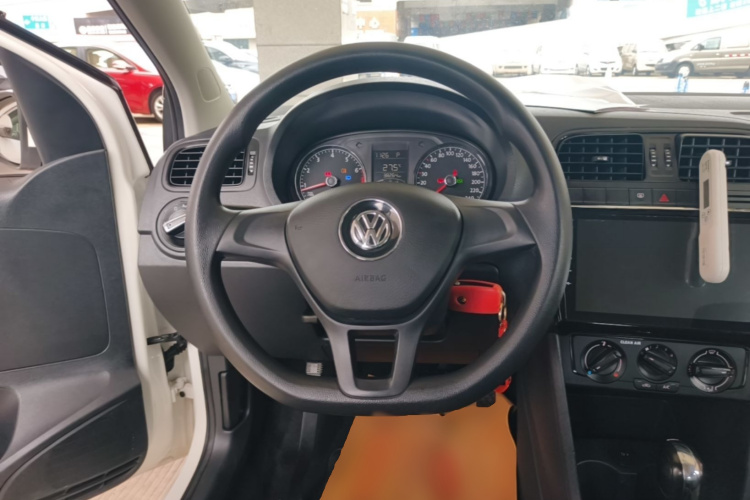 Volkswagen Polo 2017 car image #11