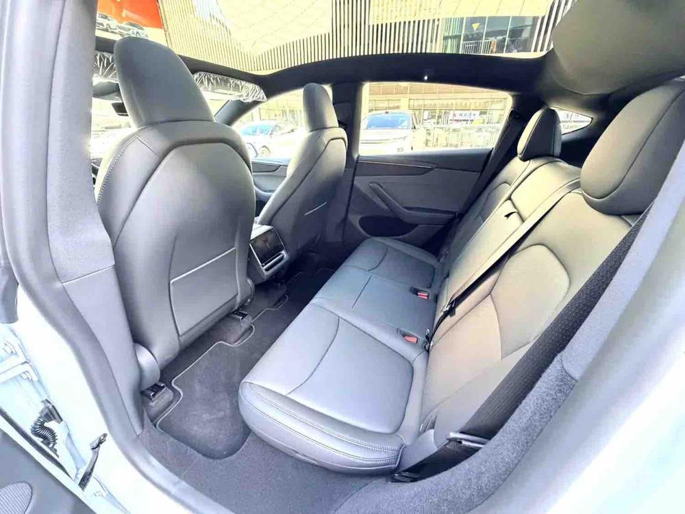 Tesla Model Y 2026 #9 Tesla Model Y 2026 car image #9