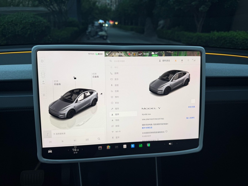 Tesla Model Y 2025 #9 Tesla Model Y 2025 car image #9