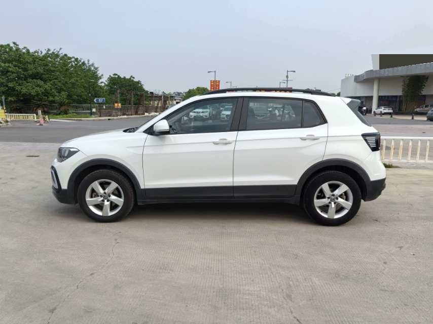 Volkswagen T-Cross 2023 car image #3