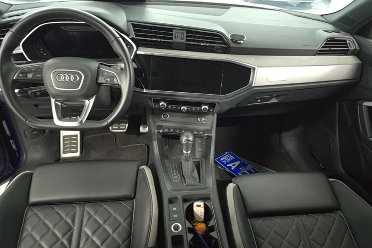 Audi Q3 2023 car image #10