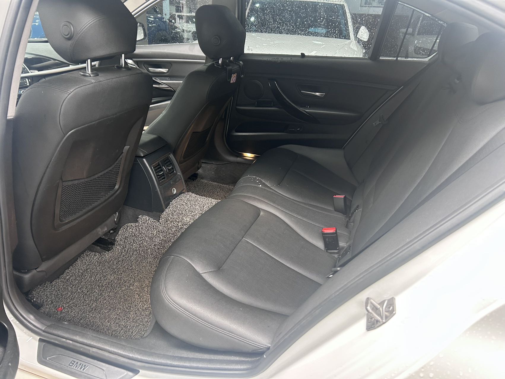 BMW 3 Series 2017 #8 BMW 3 Series 2017 car image #8