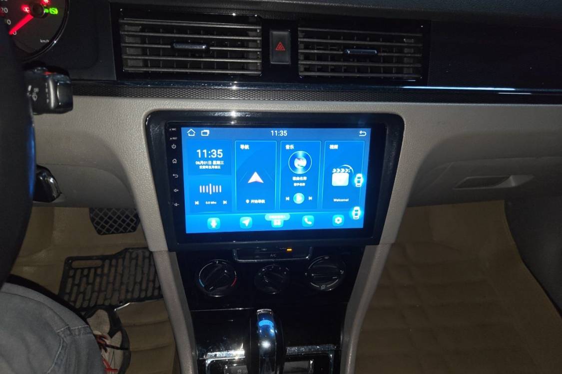 Volkswagen Bora 2015 car image #26