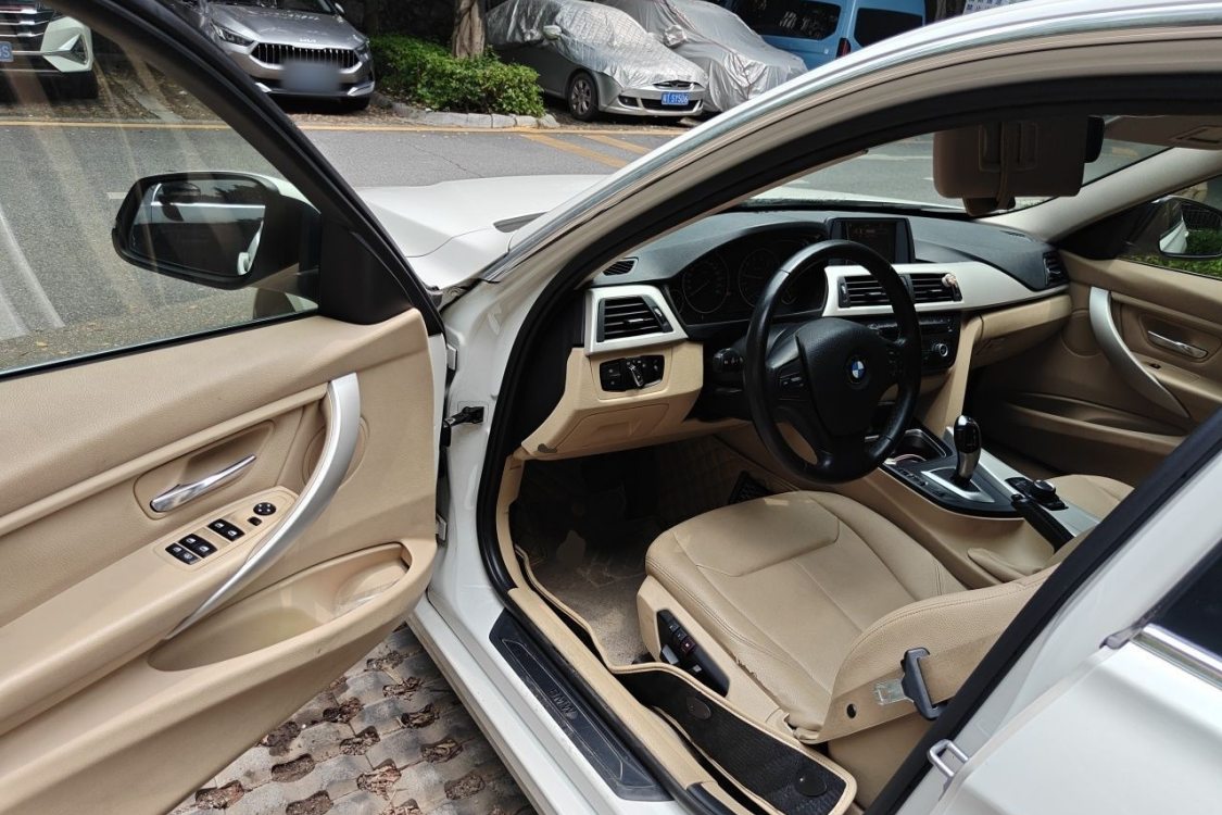 BMW 3 Series 2014 car image #25