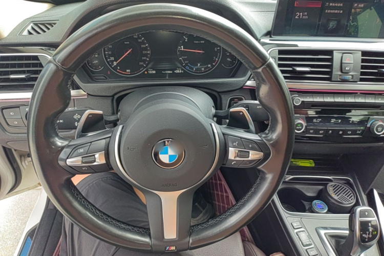 BMW 3 Series 2018 immagine di auto #15