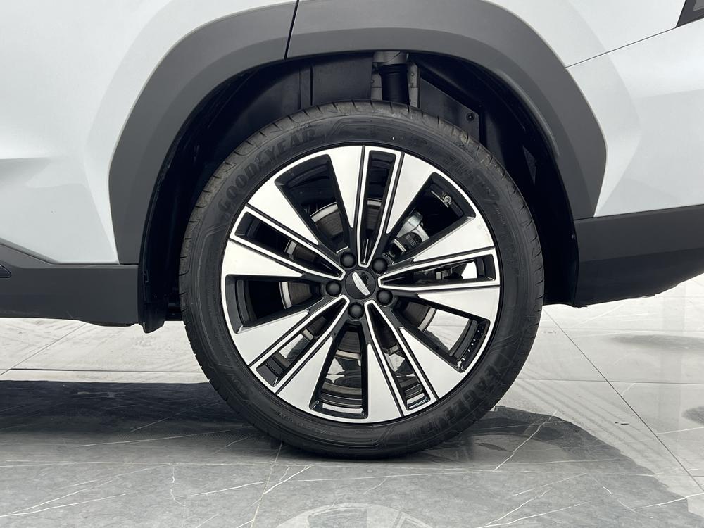 GEELY Boyue L 2026 car image #9