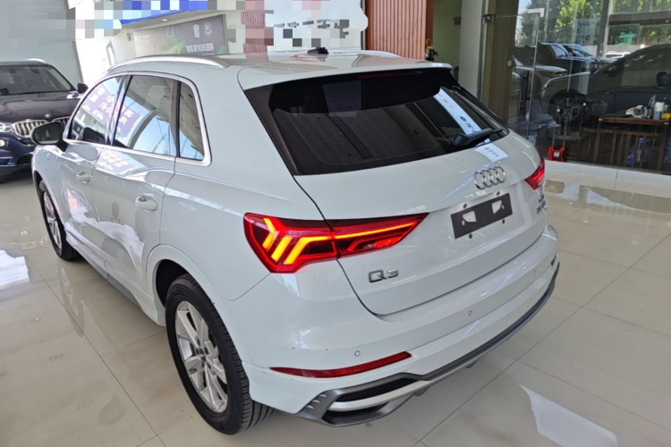 Audi Q3 2019 car image #5