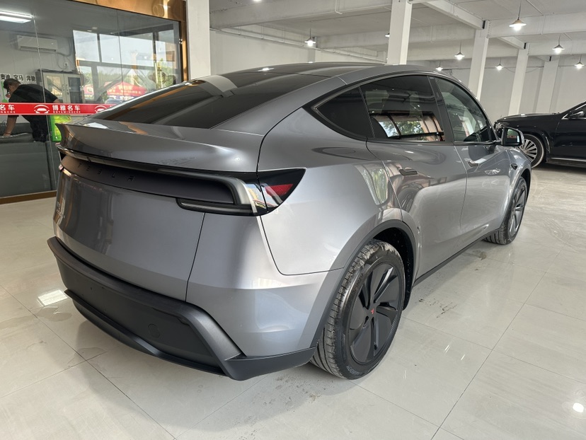 Tesla Model Y 2026 #6 Tesla Model Y 2026 car image #6