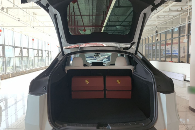 Tesla Model Y 2025 #19 Tesla Model Y 2025 car image #19