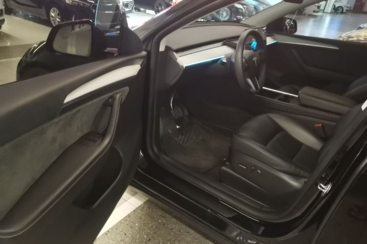 Tesla Model Y 2024 #16 Tesla Model Y 2024 car image #16