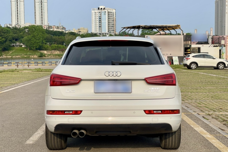Audi Q3 2017 car image #6