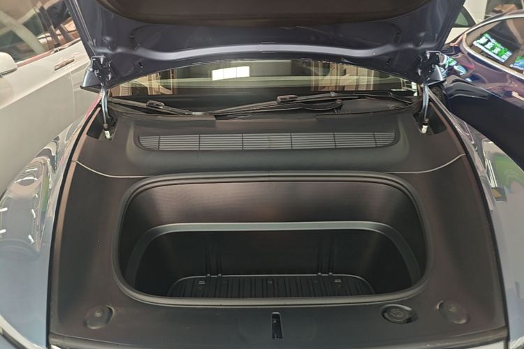 Tesla Model Y 2025 #20 Tesla Model Y 2025 immagine di auto #20