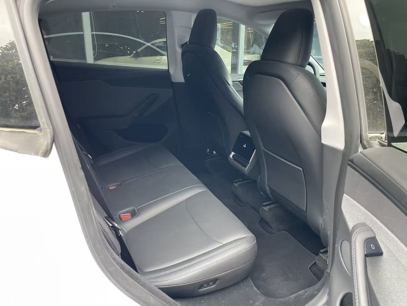 Tesla Model Y 2025 #7 Tesla Model Y 2025 car image #7