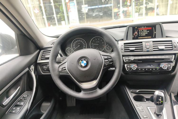 BMW 3 Series 2018 #11 BMW 3 Series 2018 car image #11