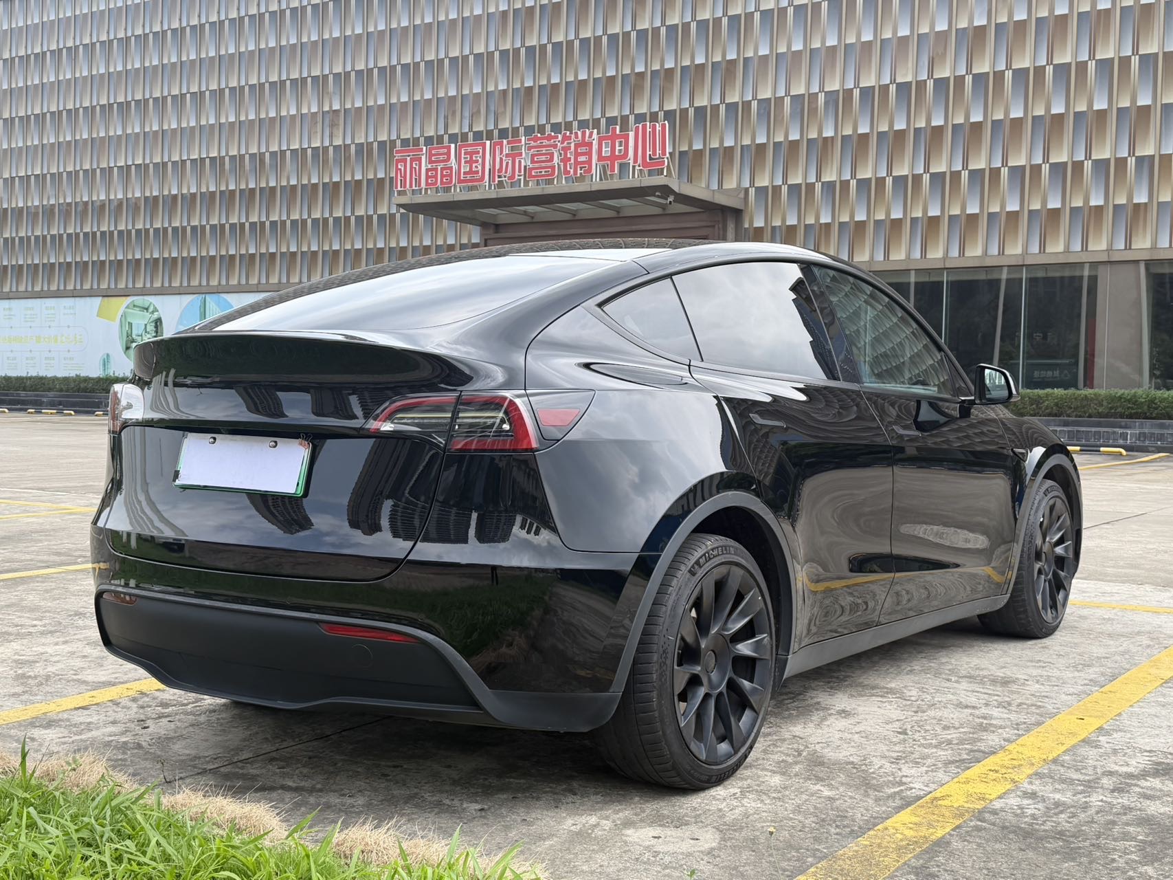 Tesla Model Y 2021 #7 Tesla Model Y 2021 car image #7
