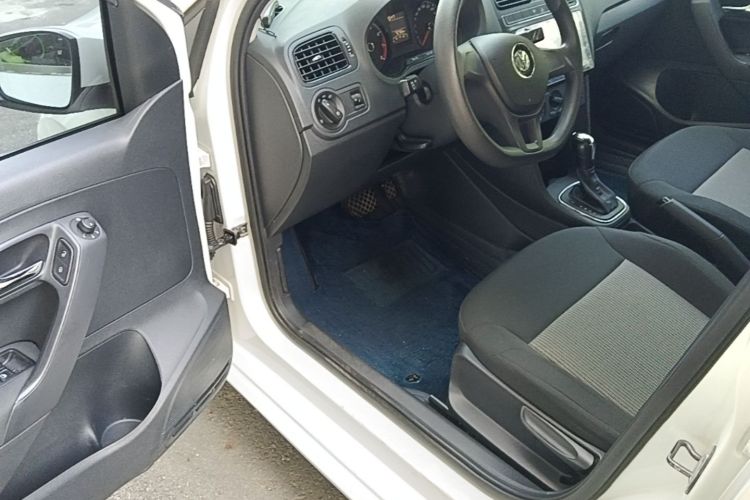 Volkswagen Polo 2018 car image #16