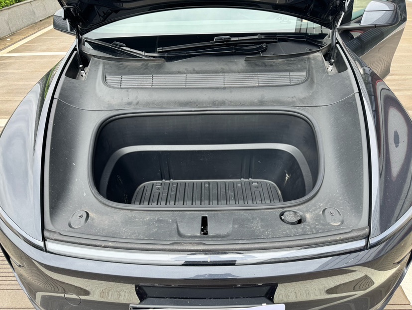 Tesla Model Y 2025 car image #13