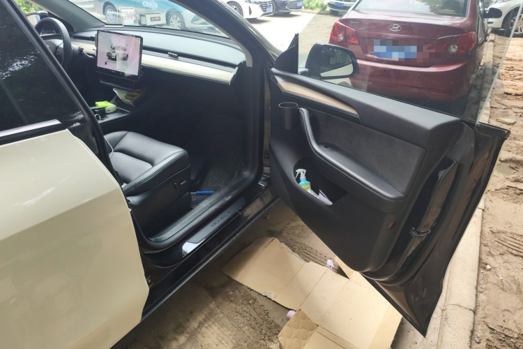 Tesla Model Y 2023 #27 Tesla Model Y 2023 car image #27