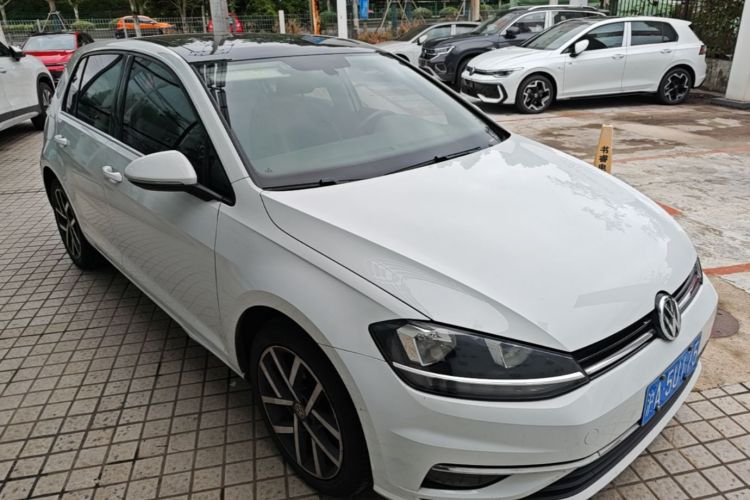 Volkswagen Golf 2020 car image #4