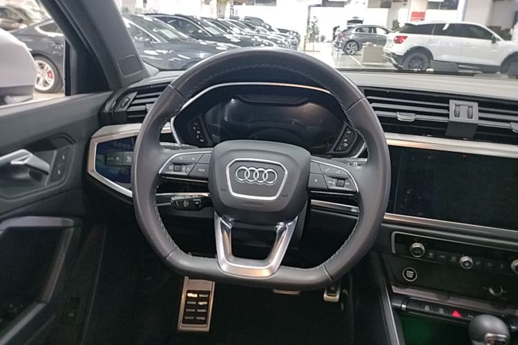 Audi Q3 2025 #12 Audi Q3 2025 car image #12