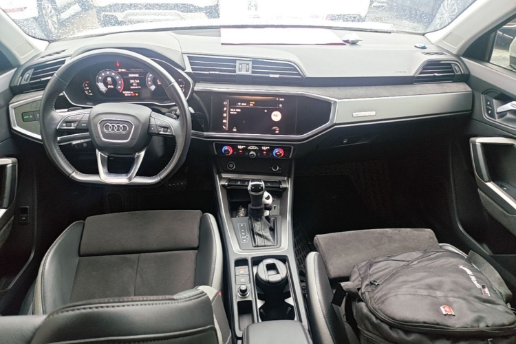 Audi Q3 2021 car image #10