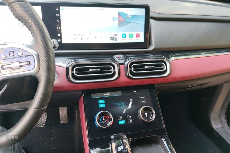 Jetour X70 PLUS 2025 #15 Jetour X70 PLUS 2025 car image #15