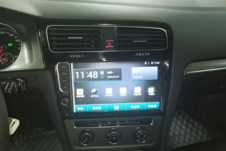 Volkswagen Golf 2015 car image #13