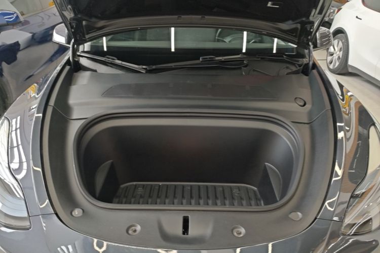 Tesla Model Y 2024 car image #20